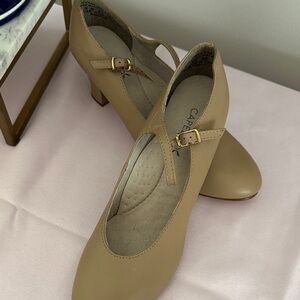 Capezio Women's Tan Character Dance Heels 9M Style 650